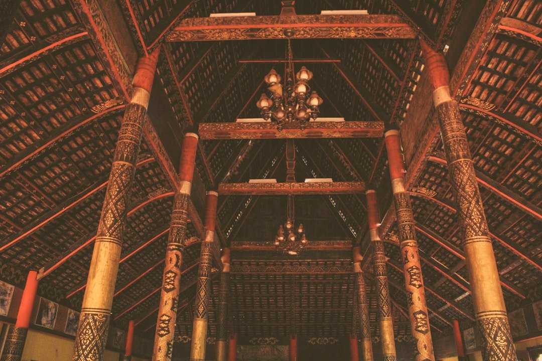 Inspirasi Desain Rumah Mewah dengan Sentuhan Lokal Indonesia